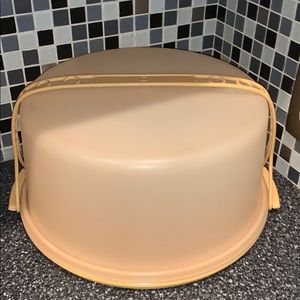 Vintage Tupperware yellow cake caddy with handle